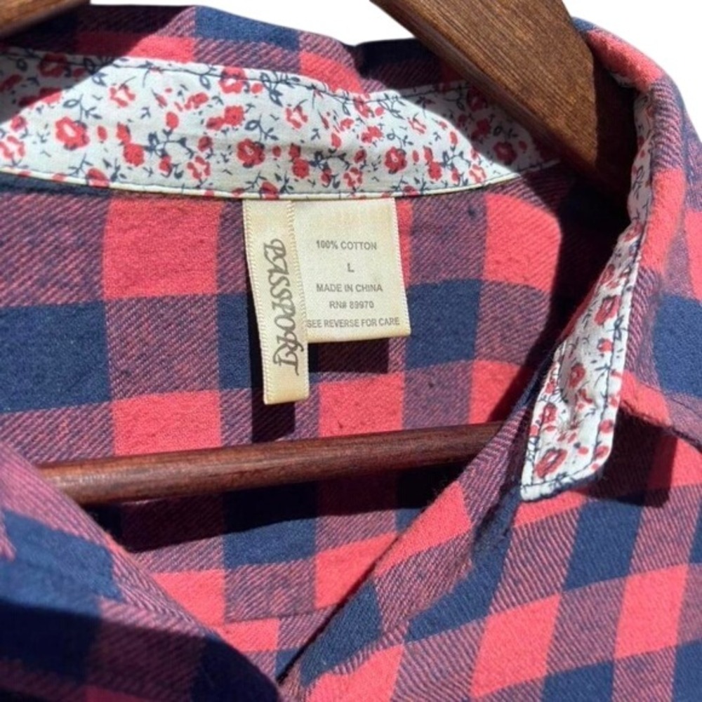 Flannel Button Down Women L Pink Navy Buffalo Plaid GOOD CONDITION - Picture 4 of 8